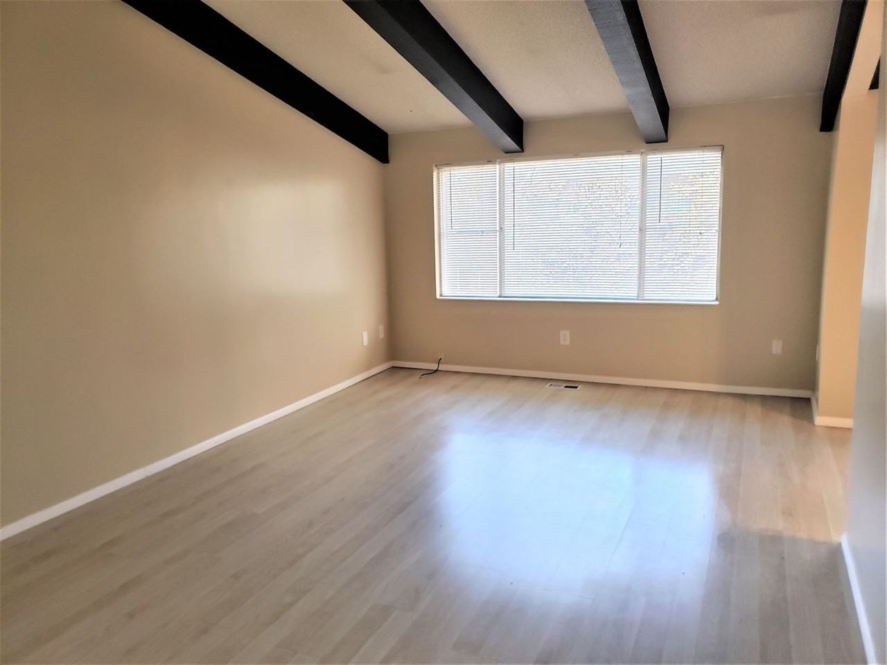 1346 Millcreek Dr #4 - Photo 4 of 18