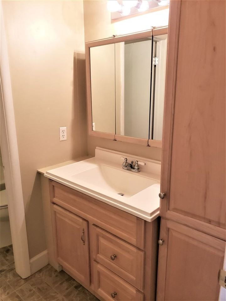 1346 Millcreek Dr #4 - Photo 7 of 18