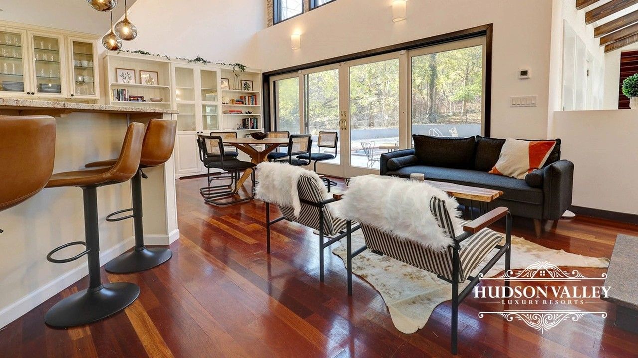 101 Manor Dr - Photo 3 of 15