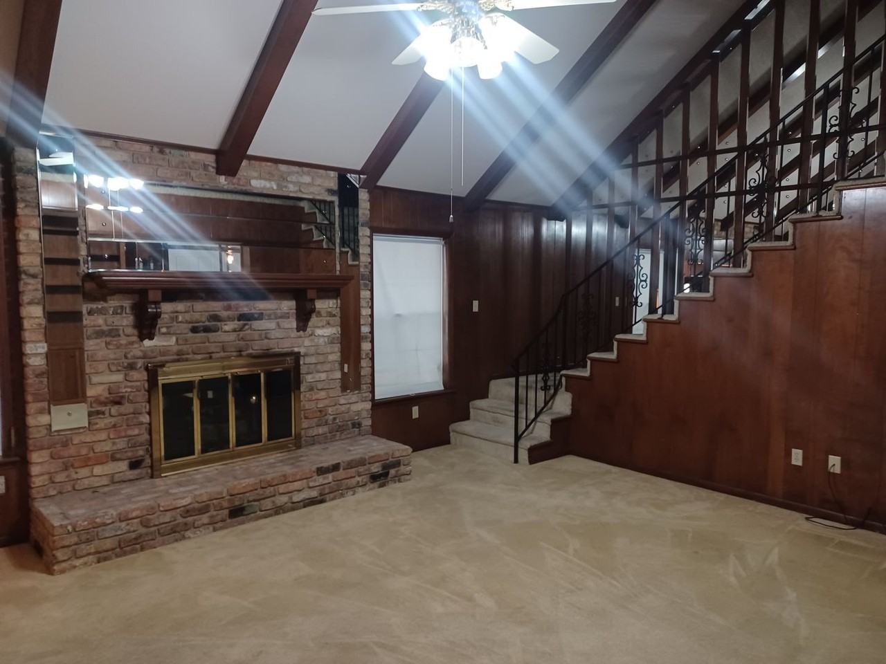 210 Tanglewood Drive - Photo 2 of 7