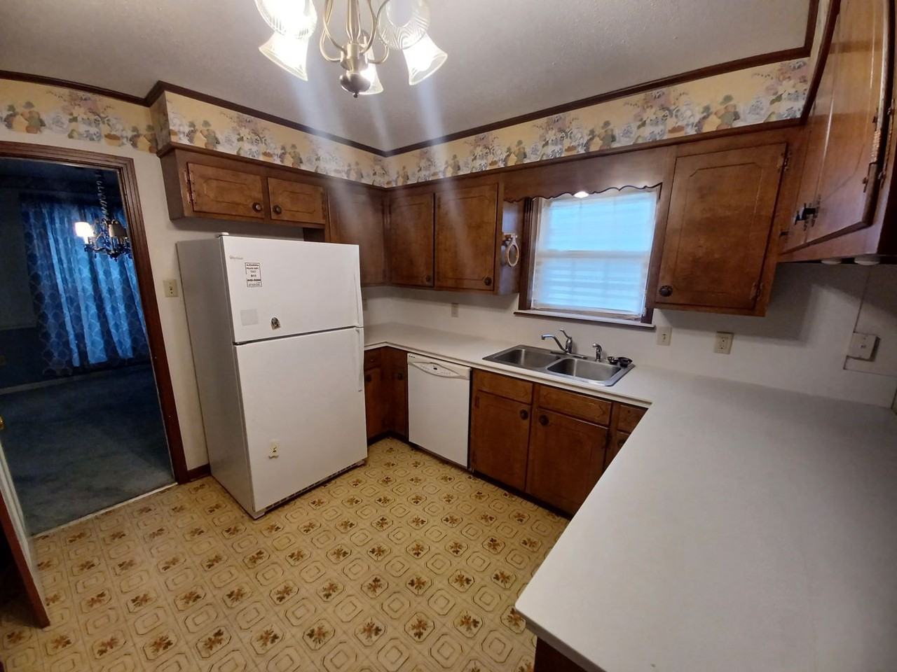 210 Tanglewood Drive - Photo 3 of 7