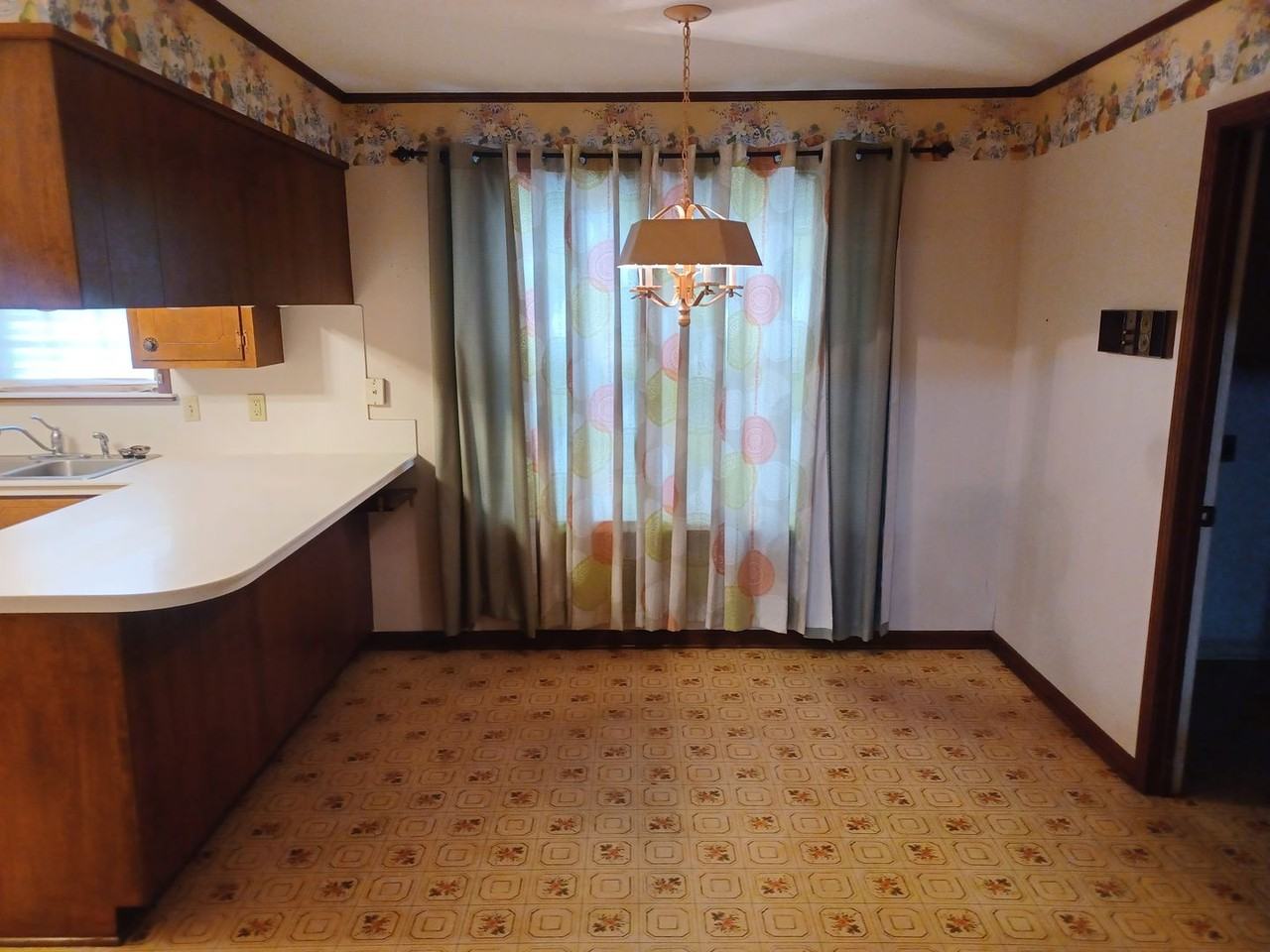 210 Tanglewood Drive - Photo 4 of 7