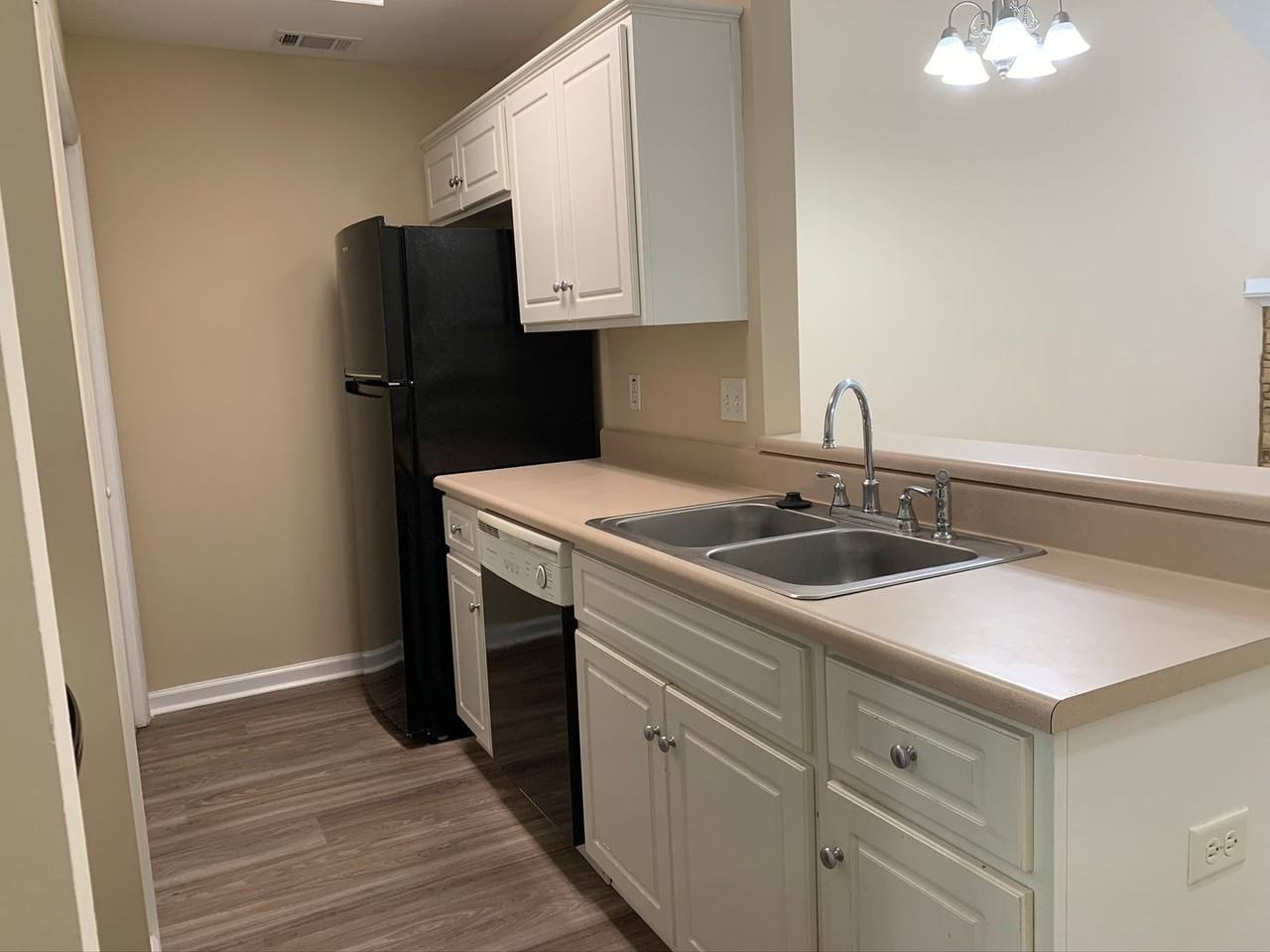 410 Northrop Pl - Photo 5 of 29