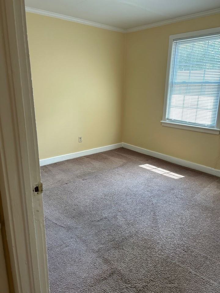 2801 Shandon Pl - Photo 3 of 10