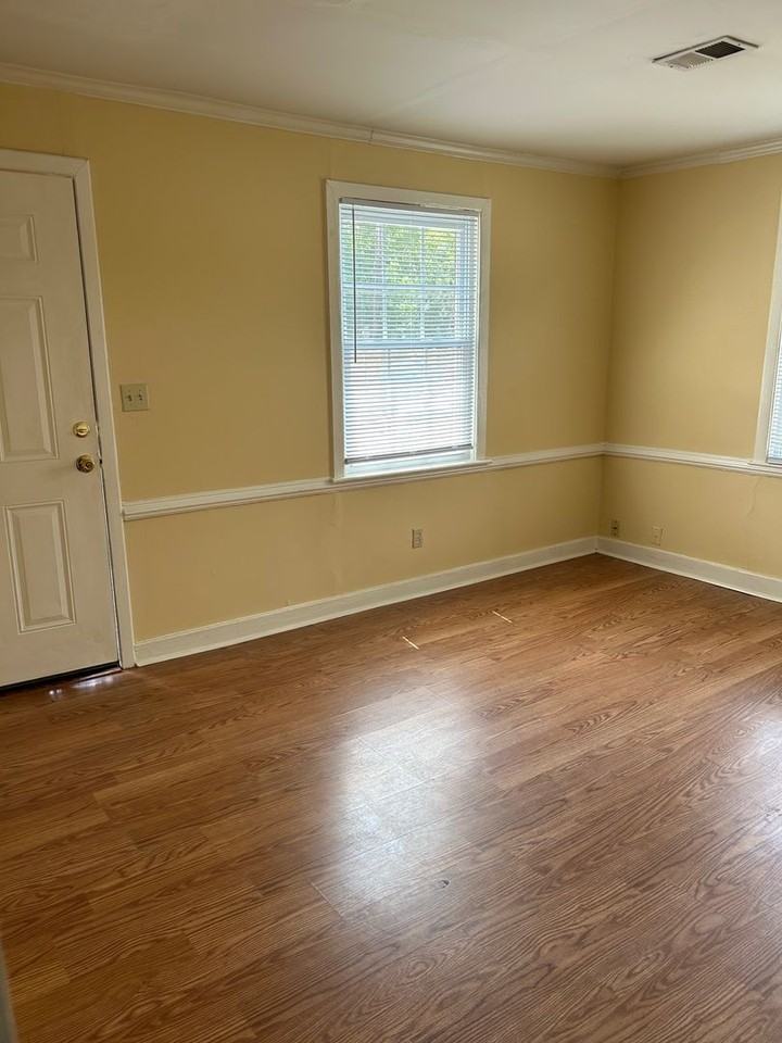 2801 Shandon Pl - Photo 4 of 10