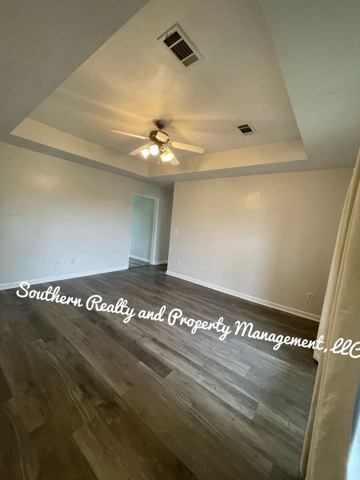 4084 Fitzpatrick Blvd - Photo 3 of 19