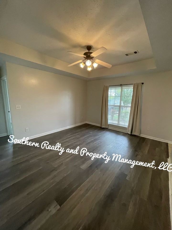 4084 Fitzpatrick Blvd - Photo 4 of 19