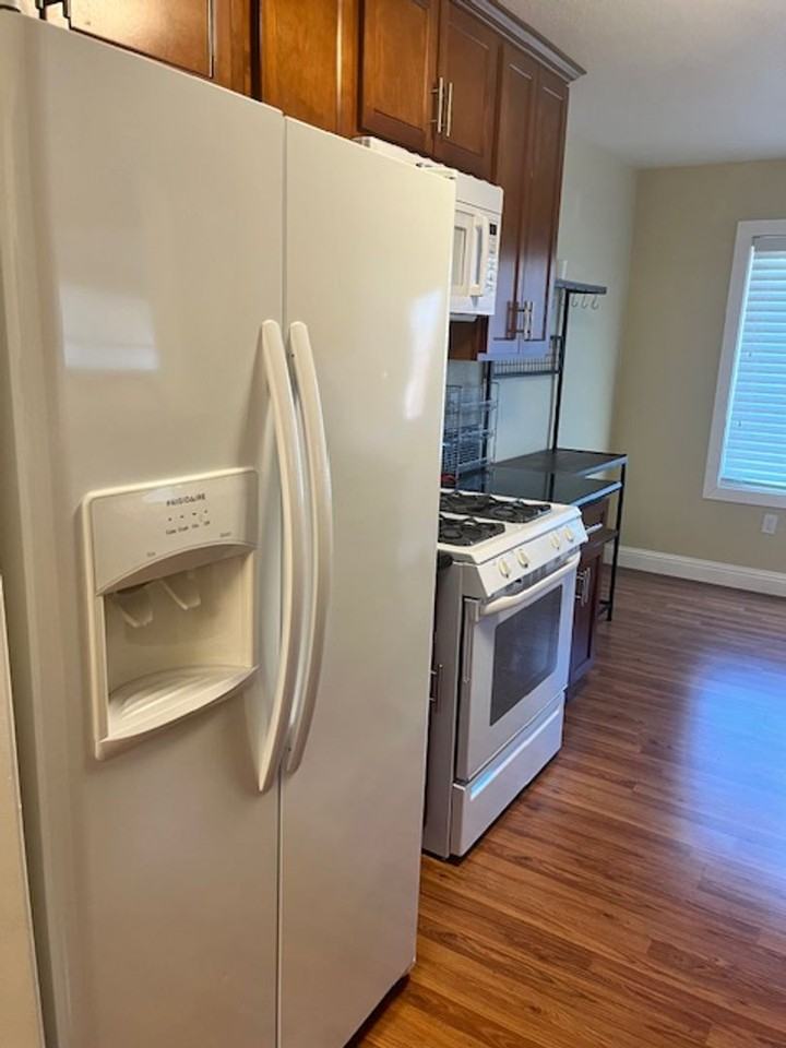 3709 Whitney Ave - Photo 3 of 18