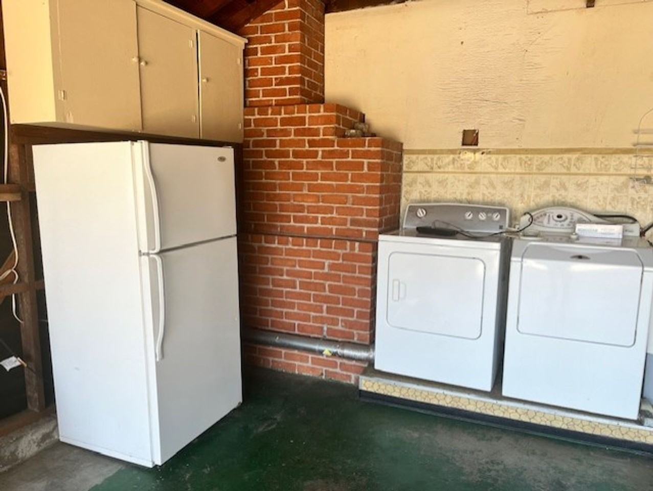 3709 Whitney Ave - Photo 6 of 18