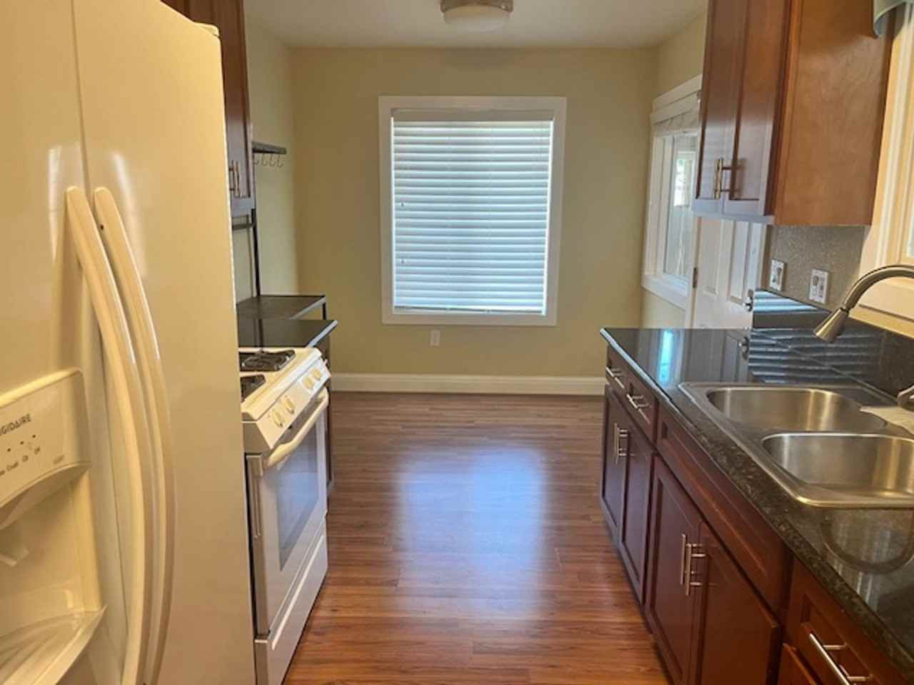 3709 Whitney Ave - Photo 7 of 18