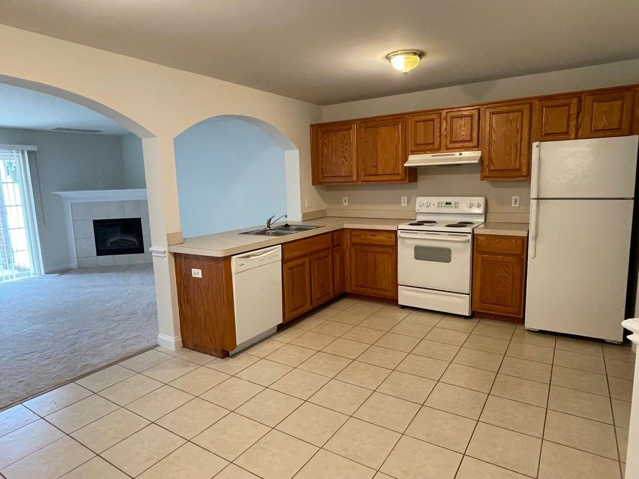 8289 North Annsbury Circle - Photo 4 of 34