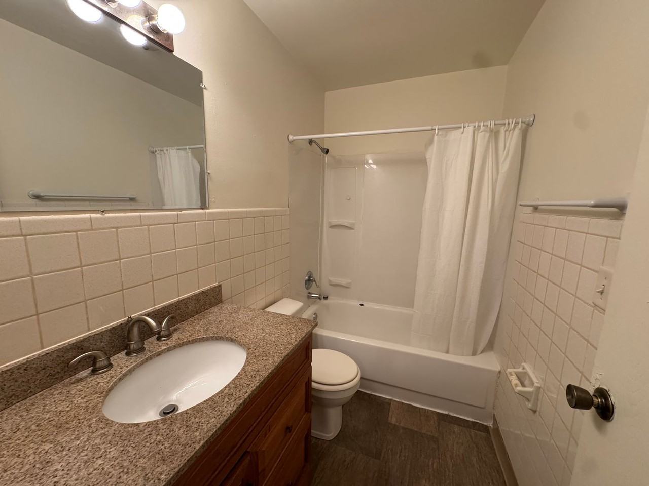 723 20th St #8 - Photo 3 of 9