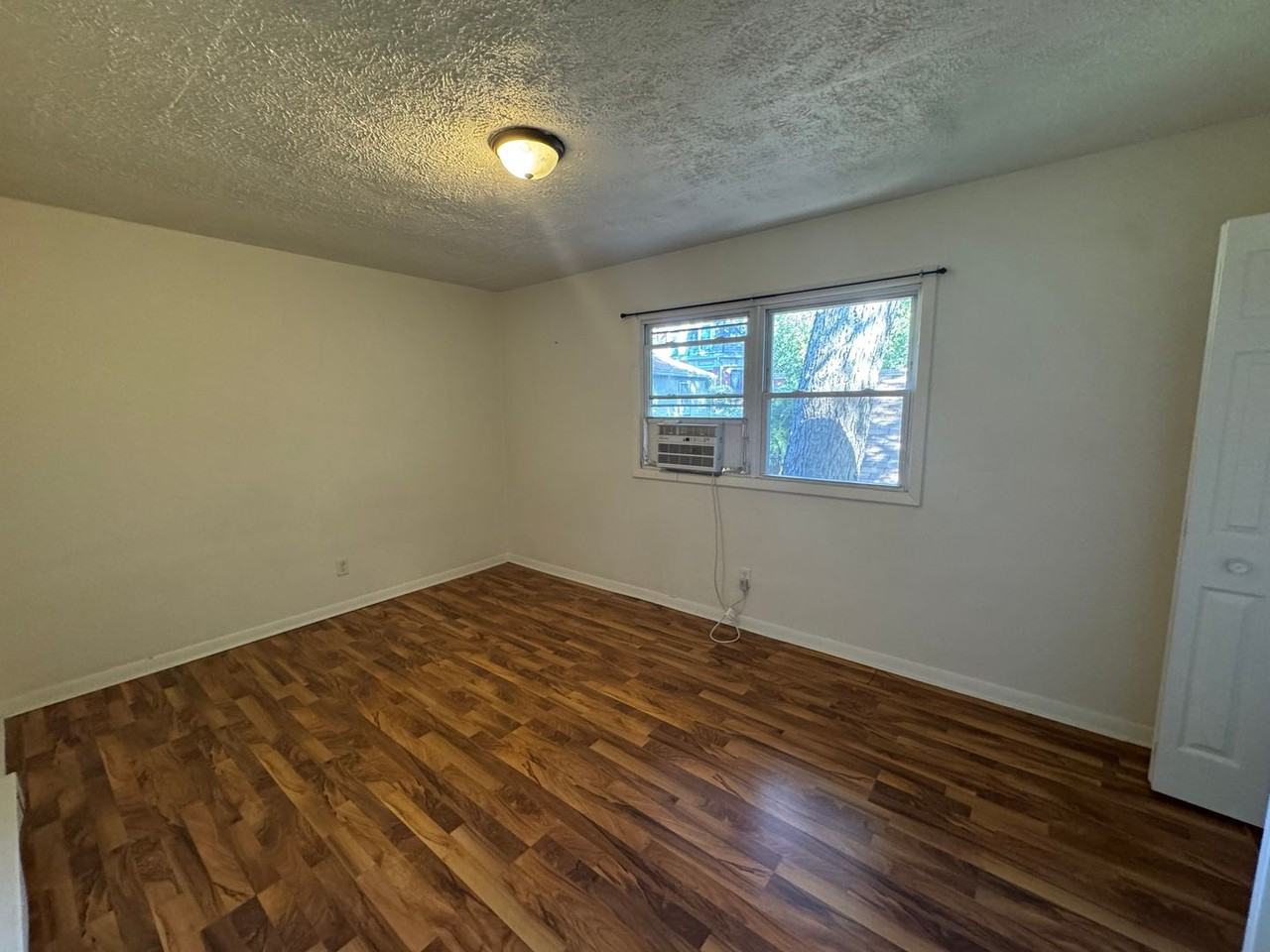 723 20th St #8 - Photo 6 of 9