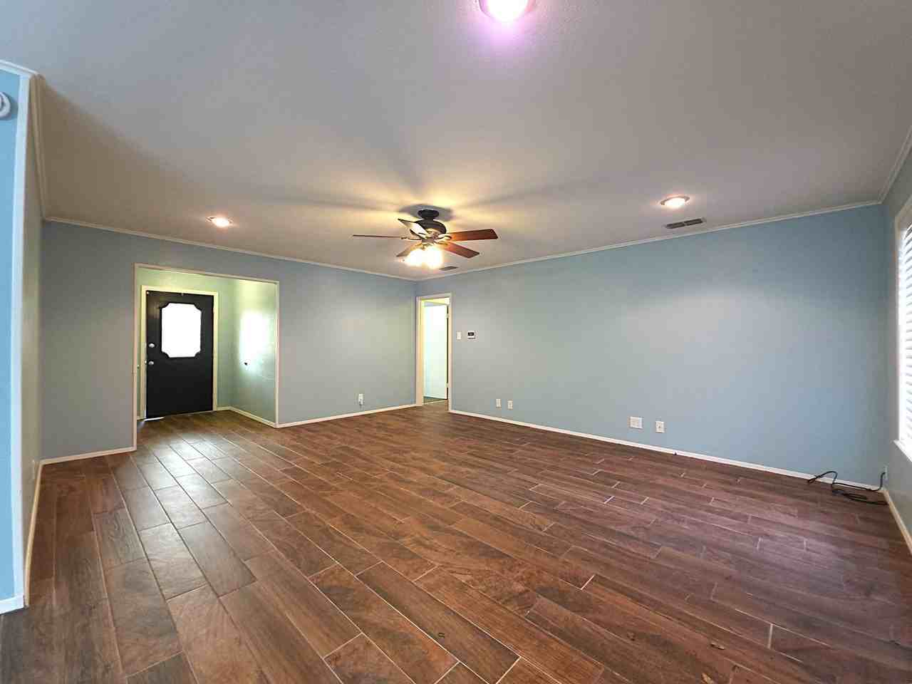 406 Hillcreek Dr - Photo 7 of 23