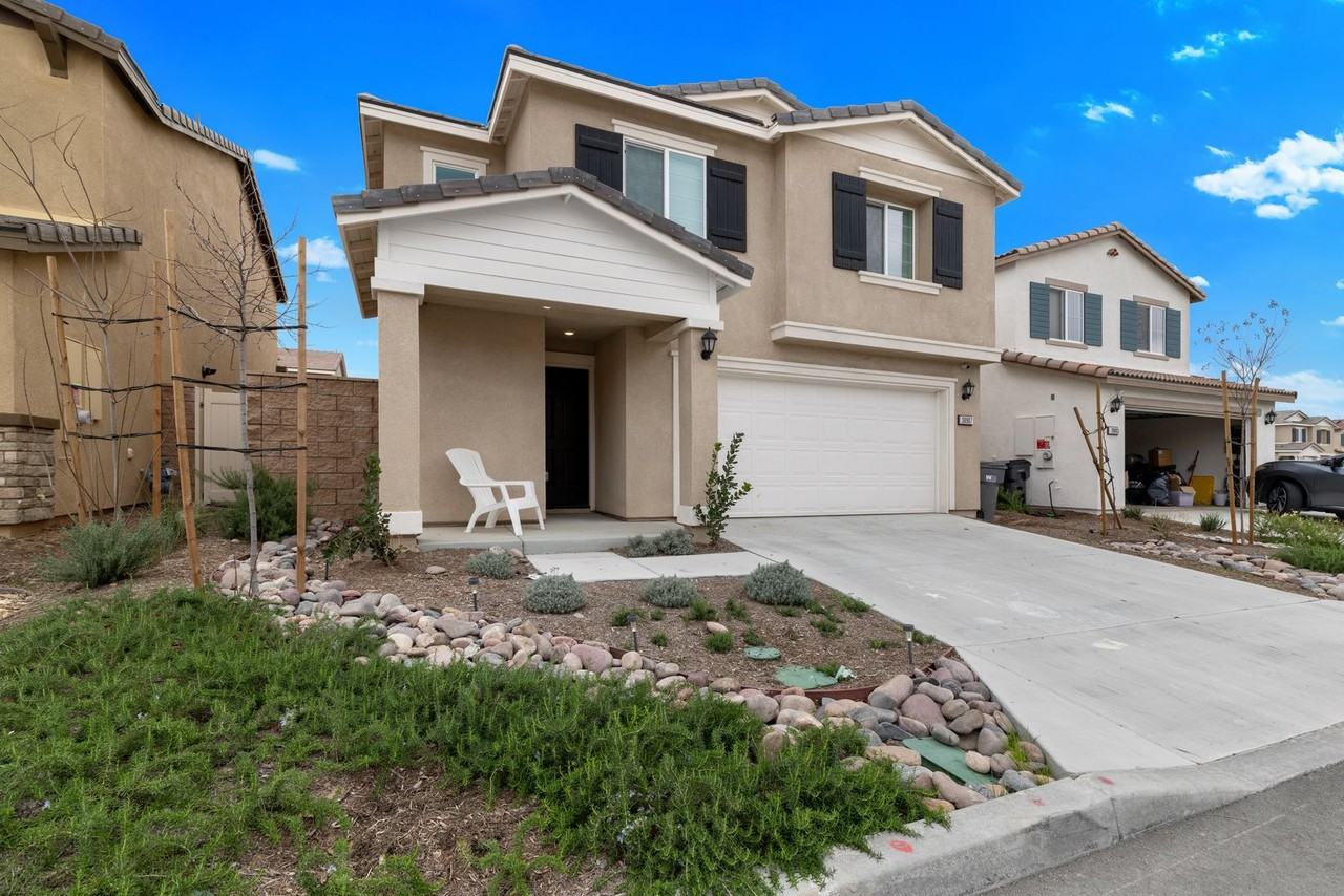 30907 Challenger Ct - Photo 2 of 48