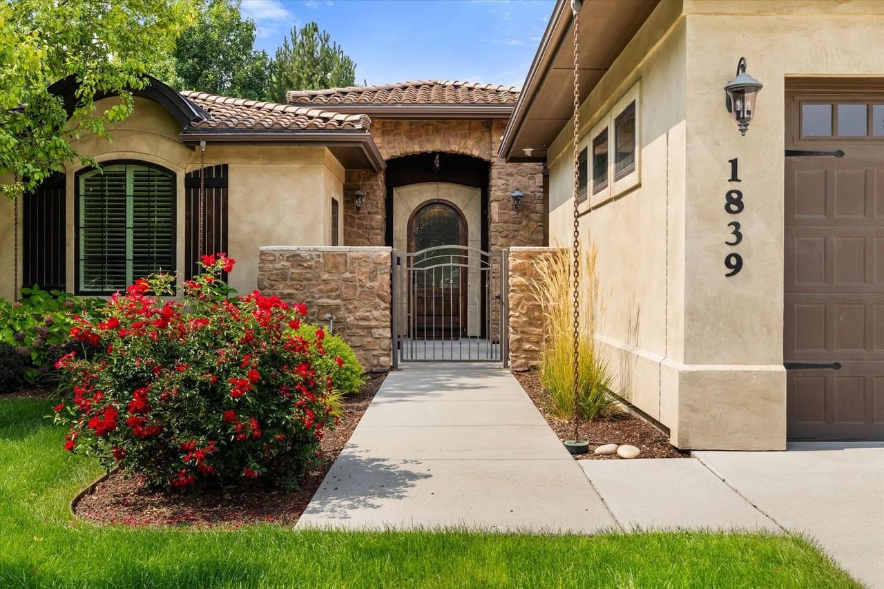 1839 N Livorno Way - Photo 3 of 36