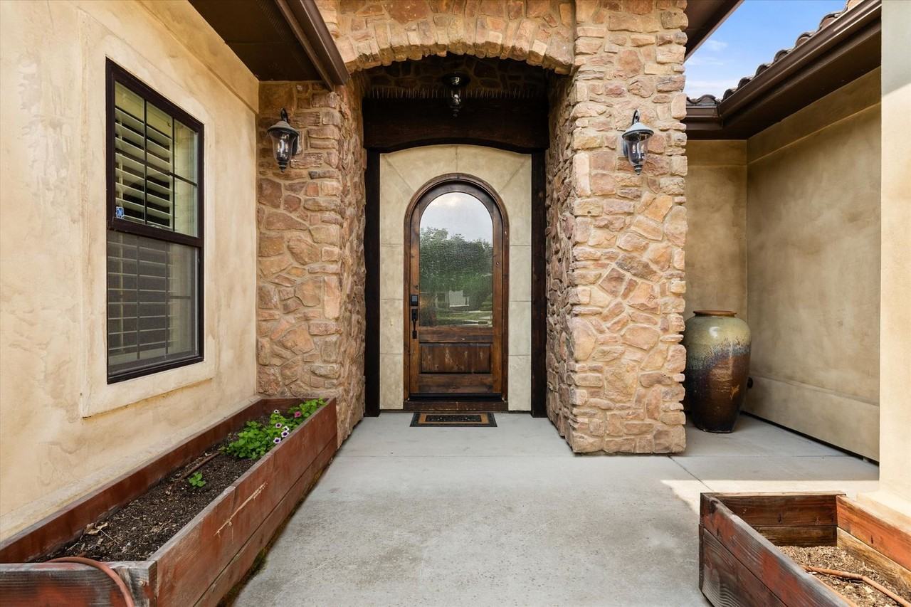 1839 N Livorno Way - Photo 4 of 36