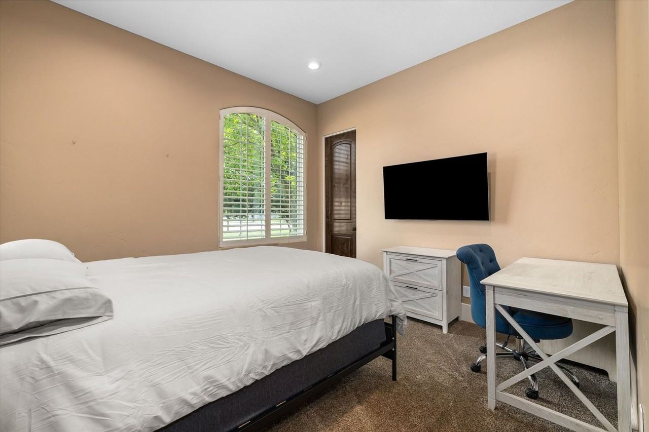 1839 N Livorno Way - Photo 6 of 36