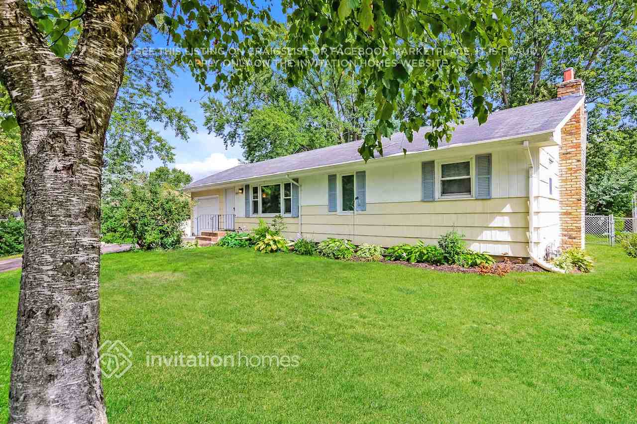 5900 Aquila Ave N - Photo 4 of 18