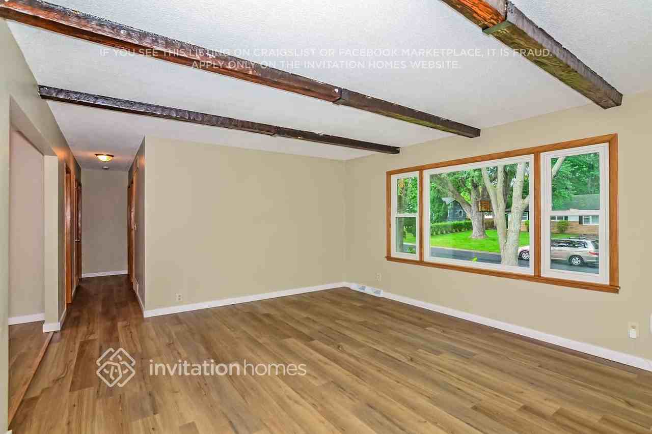 5900 Aquila Ave N - Photo 5 of 18