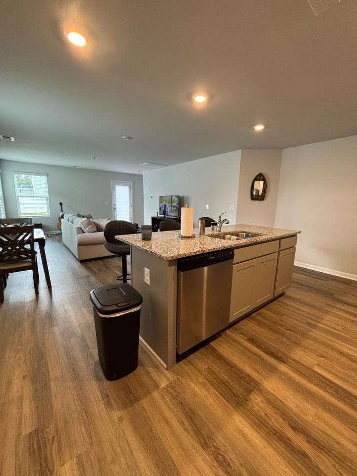 73 Cape Point Dr - Photo 7 of 11