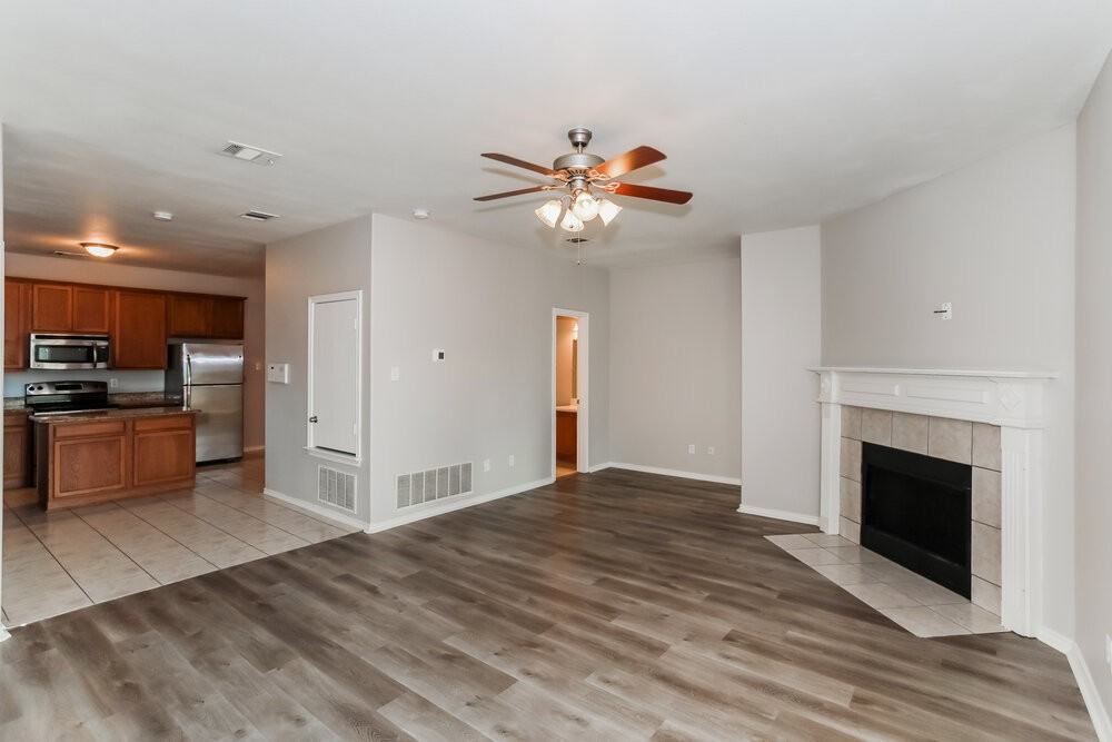 12419 Pinestraw Rd - Photo 4 of 16