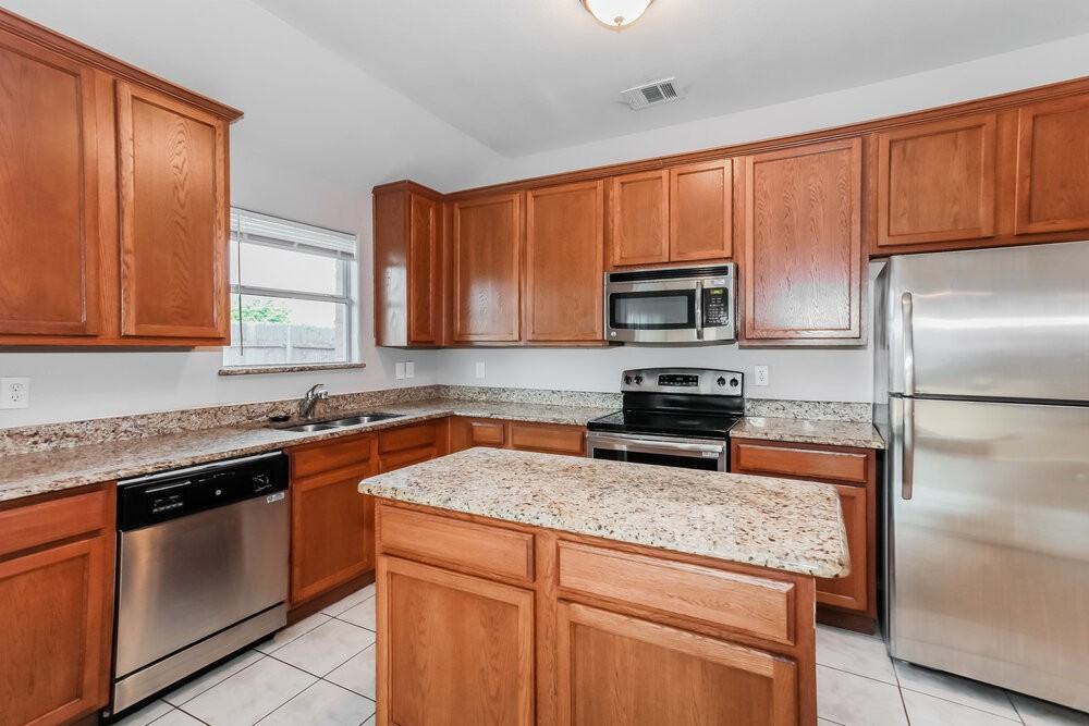 12419 Pinestraw Rd - Photo 7 of 16