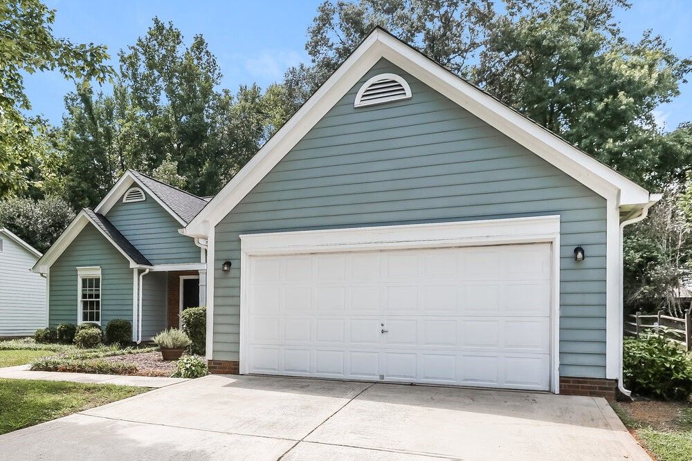 11621 Long Forest Dr - Photo 3 of 16