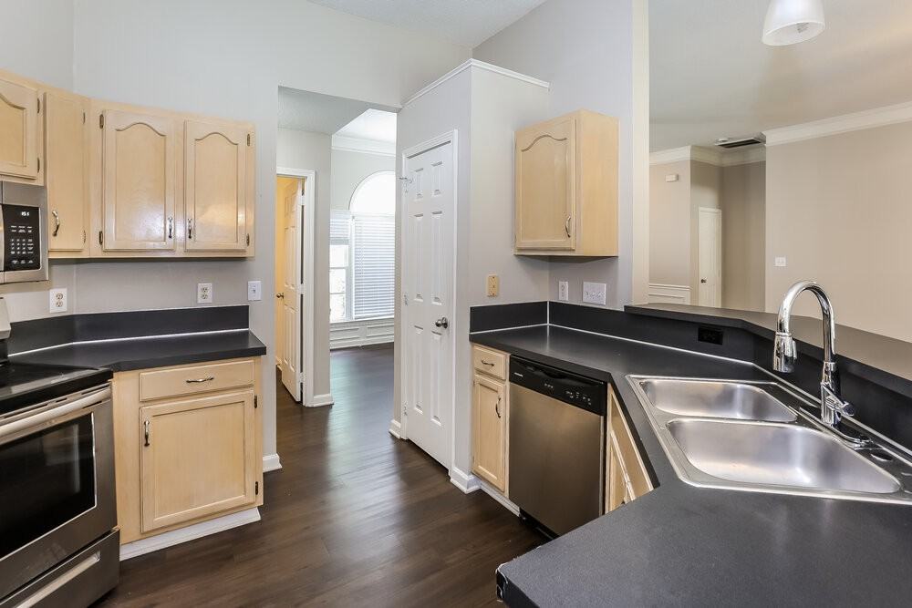 11621 Long Forest Dr - Photo 7 of 16