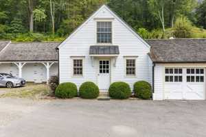 featured image of 20 Old Post Rd