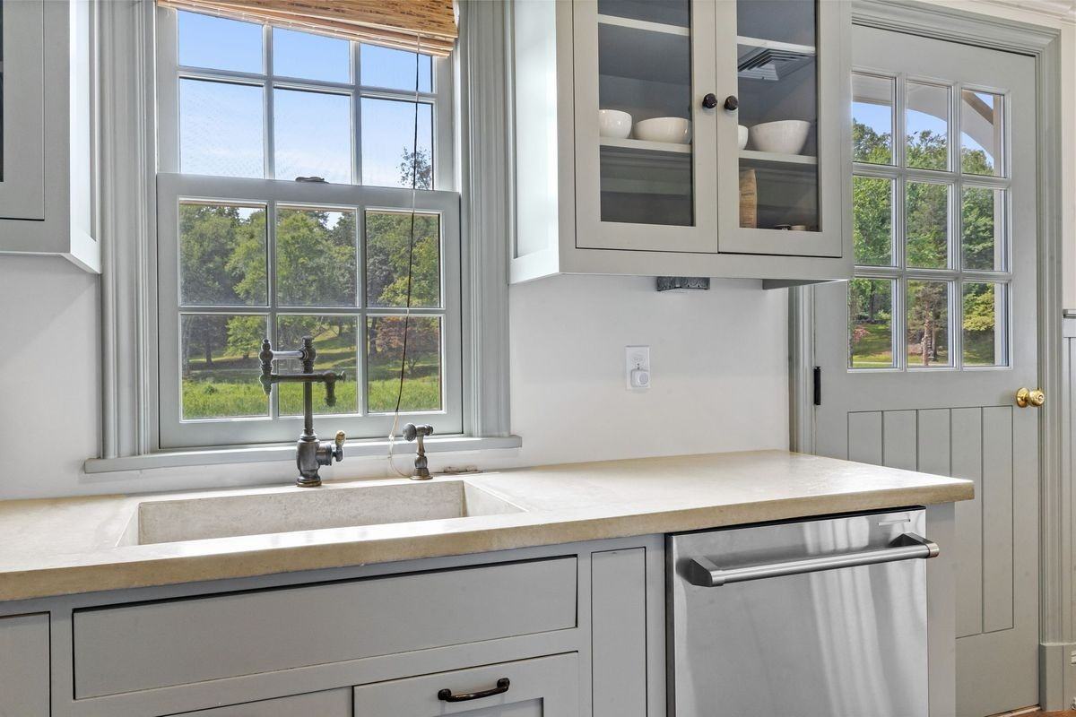 20 Old Post Rd - Photo 2 of 3