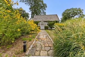 featured image of 20 Old Post Rd