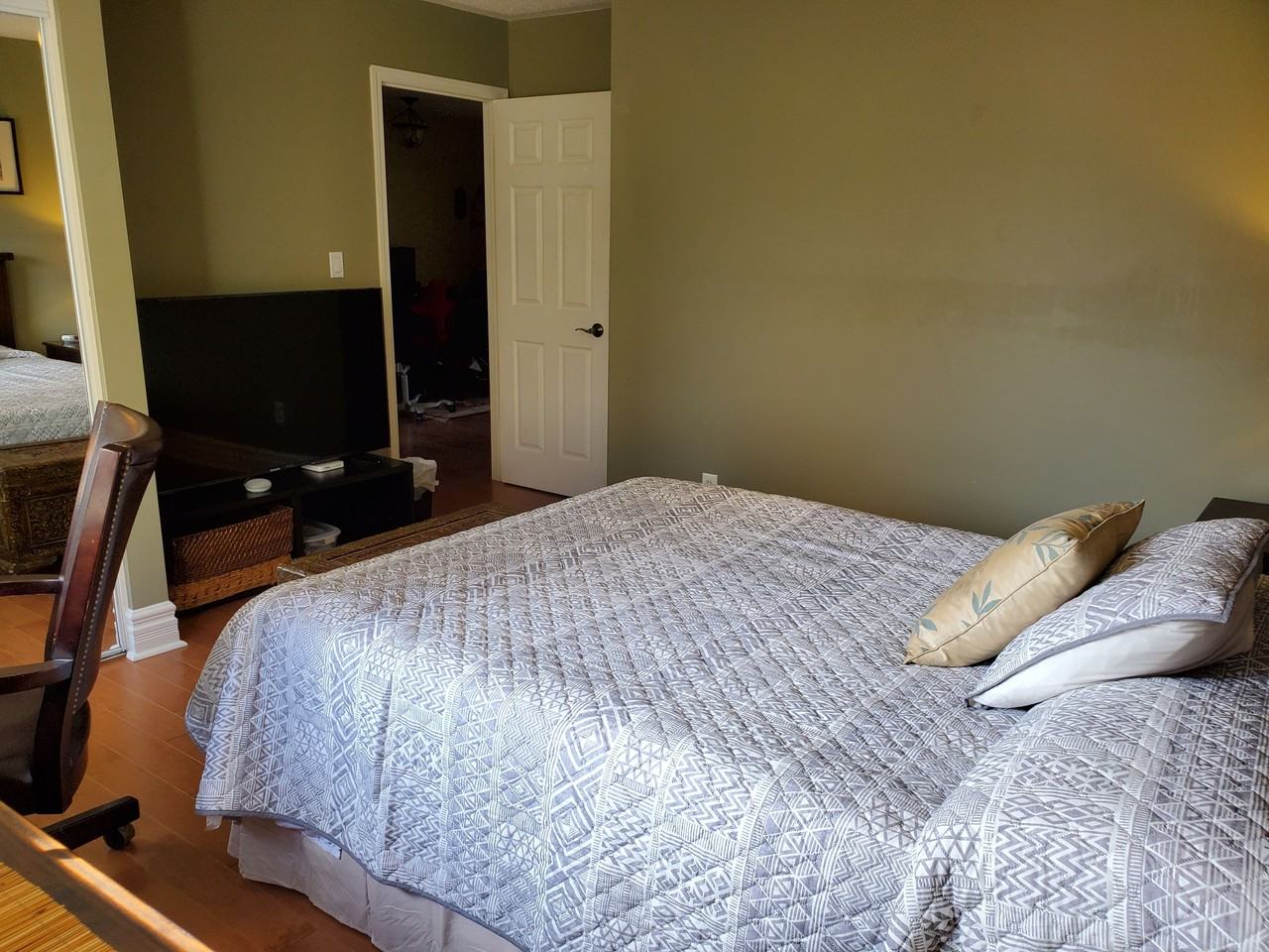 900 Somerville Terrace - Photo 3 of 5