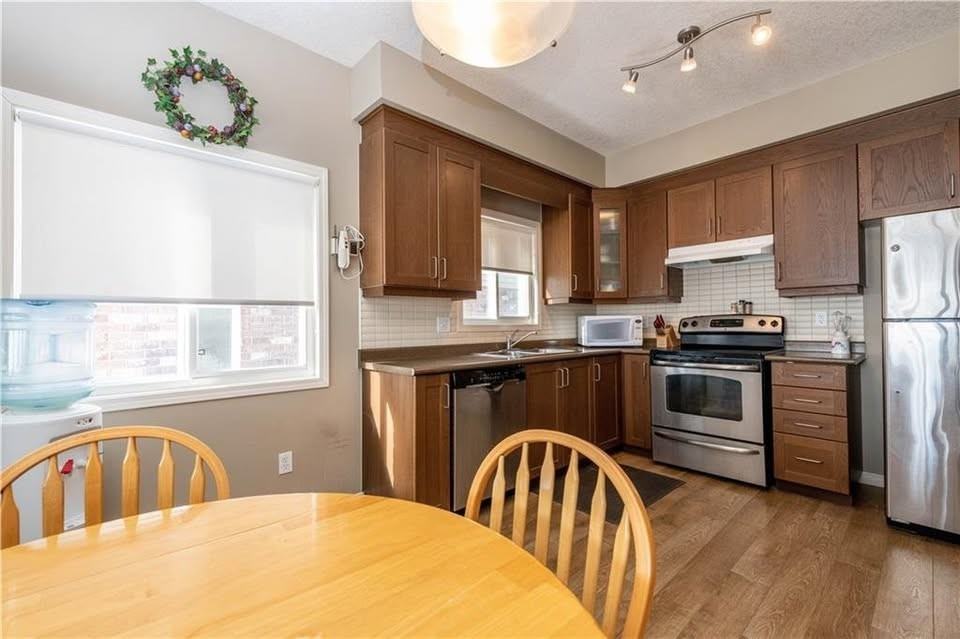 183 Westmeadow Drive - Photo 3 of 15