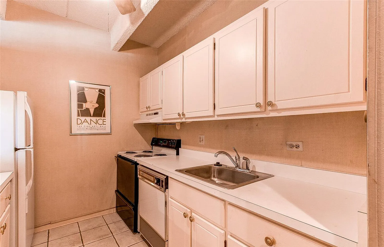 130 North Pearl Street #1105 - Photo 4 of 23