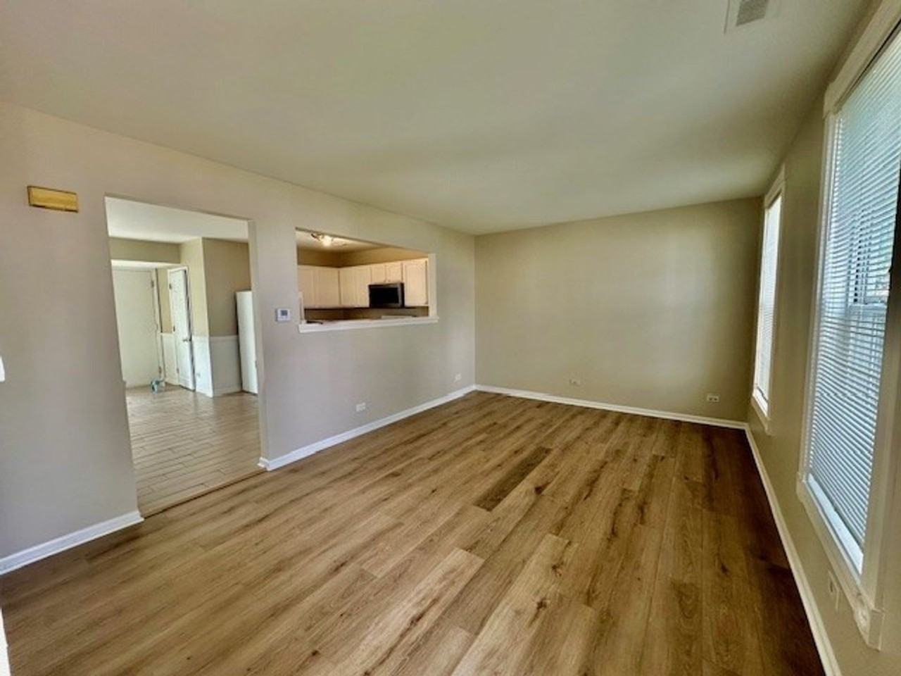 1085 Symphony Dr - Photo 2 of 11