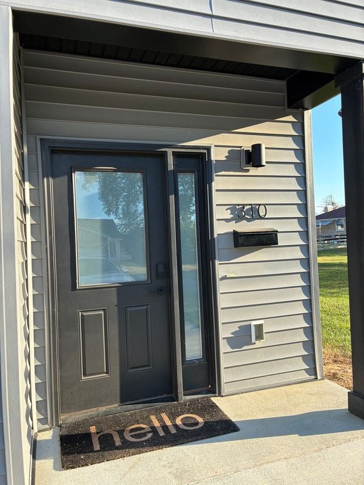 310 Lincoln St - Photo 3 of 50