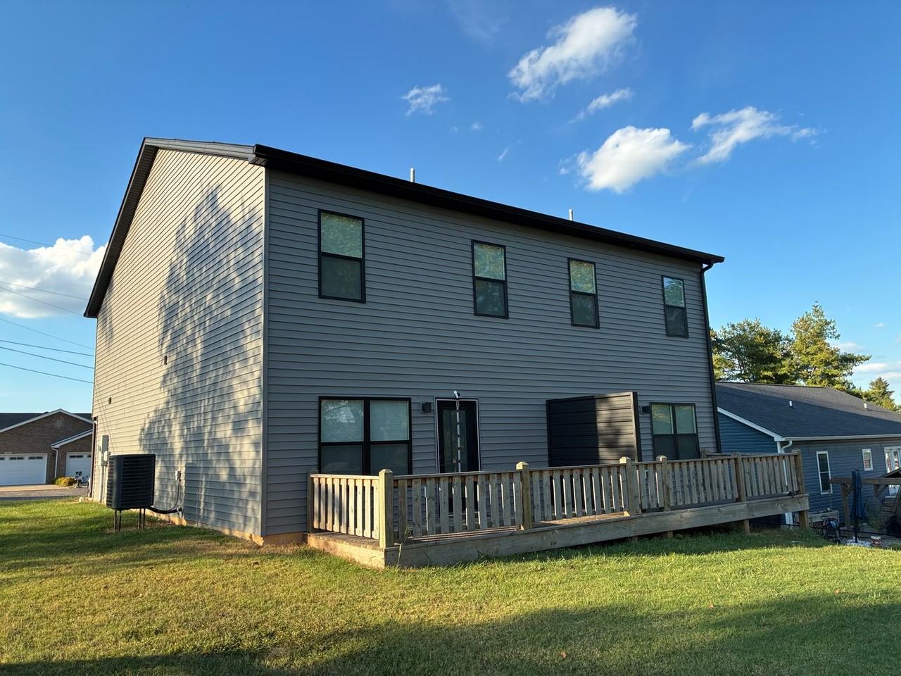 310 Lincoln St - Photo 7 of 50