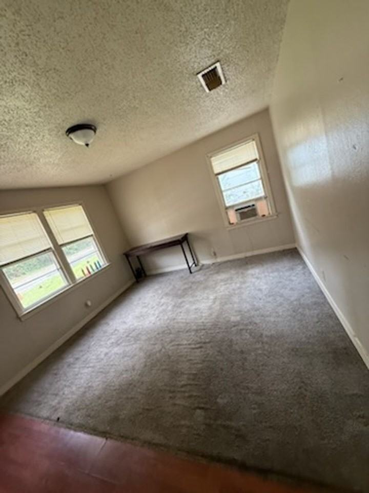 4116 Southern Ave - Photo 3 of 9