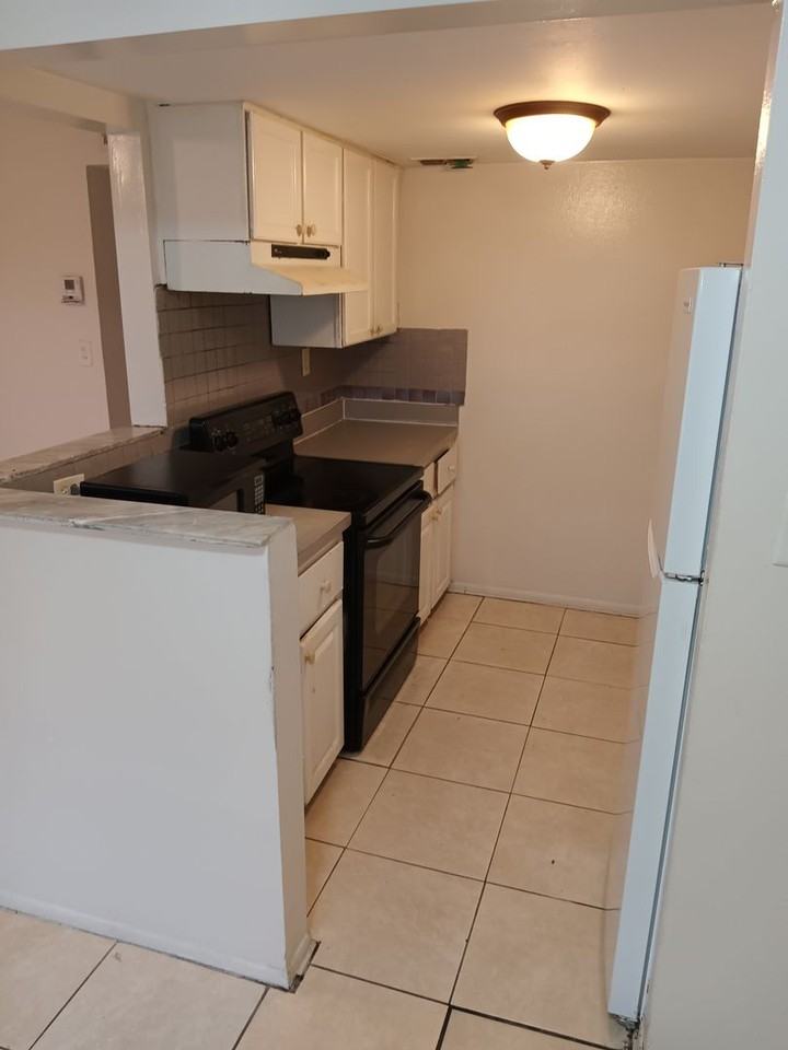 1450 Holden Avenue #D - Photo 5 of 7