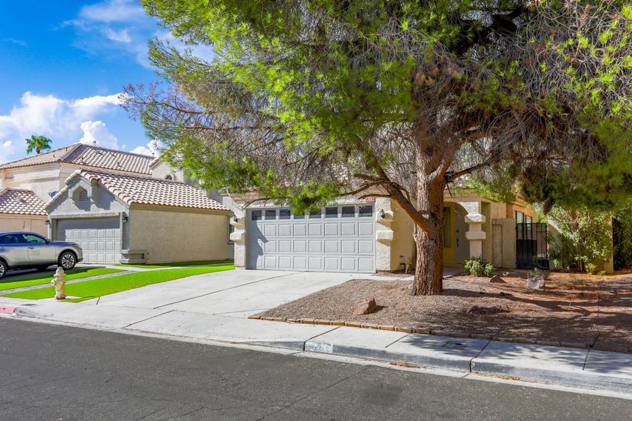 371 Lander Drive - Photo 3 of 32