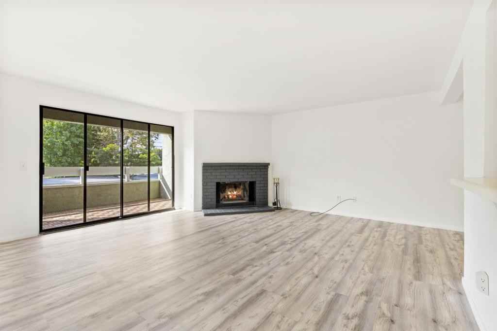 1040 E Washington Ave - Photo 4 of 31