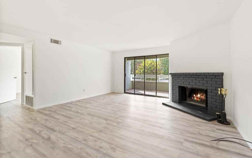 1040 E Washington Ave - Photo 5 of 31