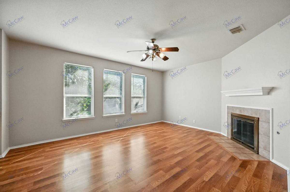 10420 Lake Bend Trl - Photo 3 of 10