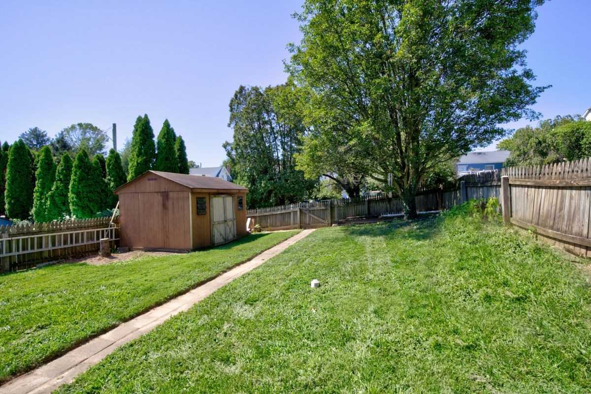 239 Josephine Ave - Photo 2 of 25