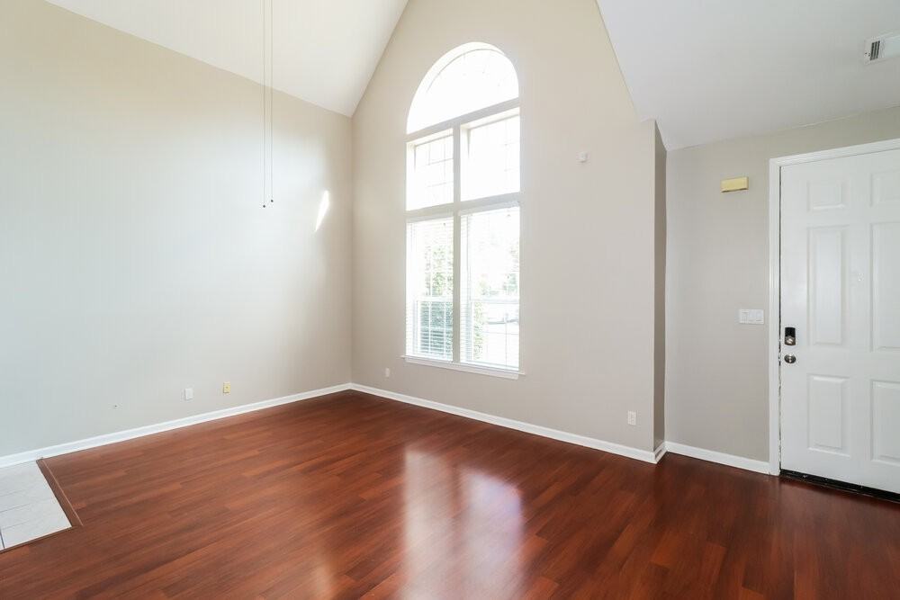 10436 Sunnybrook Cir - Photo 5 of 17