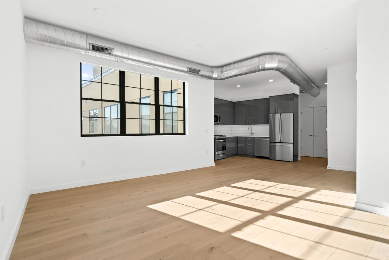 170 Monmouth St #450