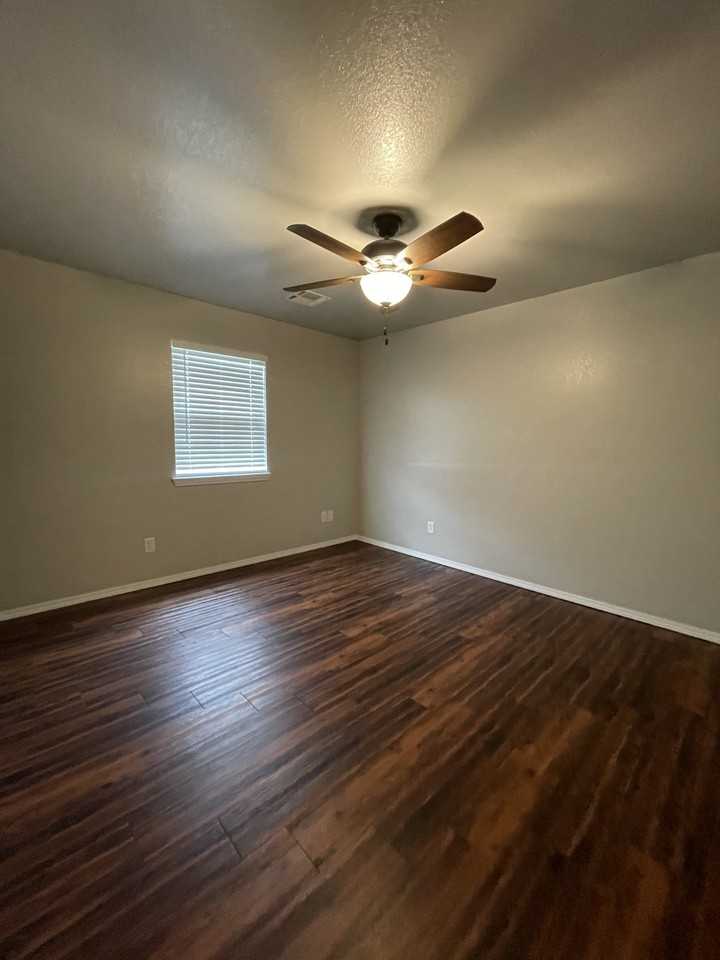 1122 Oak Ln #NA - Photo 3 of 16