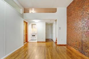 275w22 - Photo 1 of 1