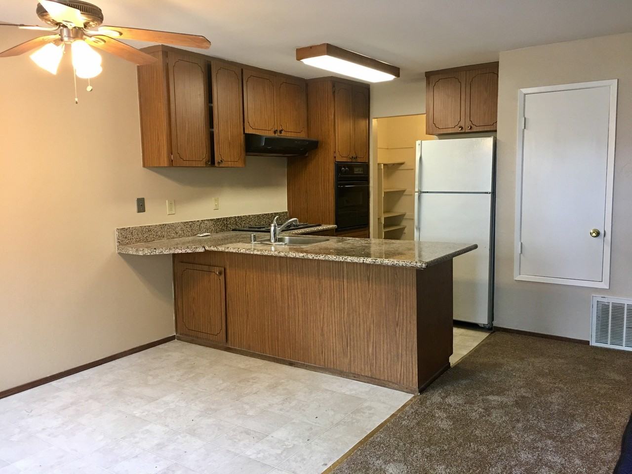 1489 Saint James Pkwy - Photo 2 of 29